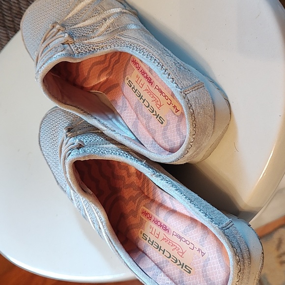 Skechers slip on size 7 - Picture 3 of 6